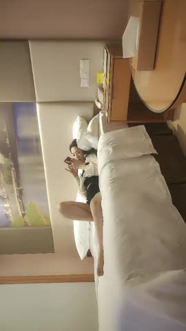 探花小馬哥星級酒店開房現場直播高價約了個顏值清純萌妹子啪啪 隔著內褲揉穴調情騎乘站立扶腰後入幹得直叫求饒 國語對白